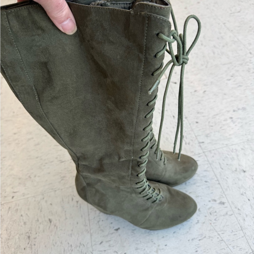 Black Leather Lace-Up Boots with Durable Soles